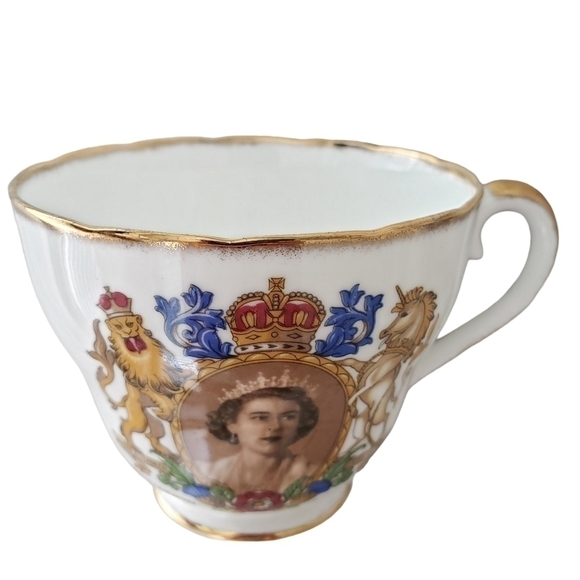 Adderley 1953 Queen Elizabeth II Coronation Bone China Teacup & Saucer Set - Picture 9 of 10